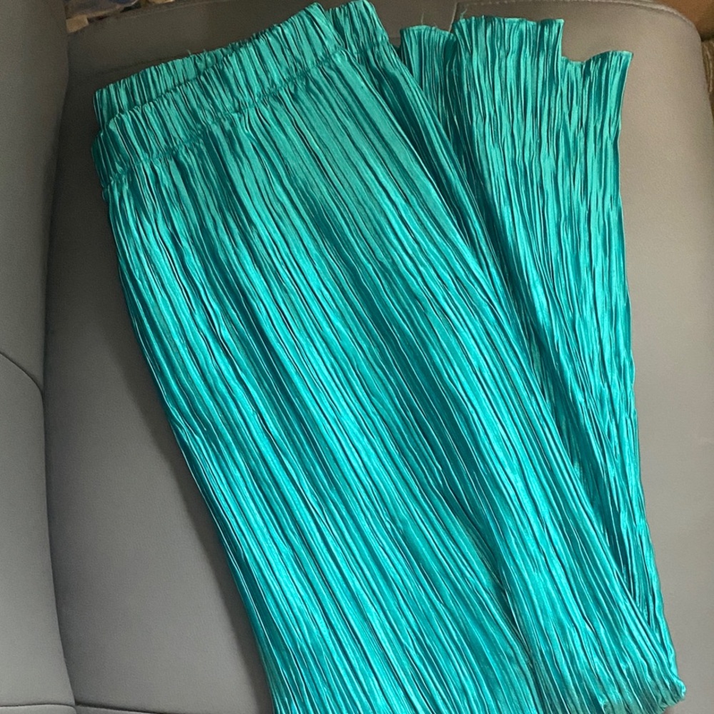 Vibrant Teal Pleated Skirt
